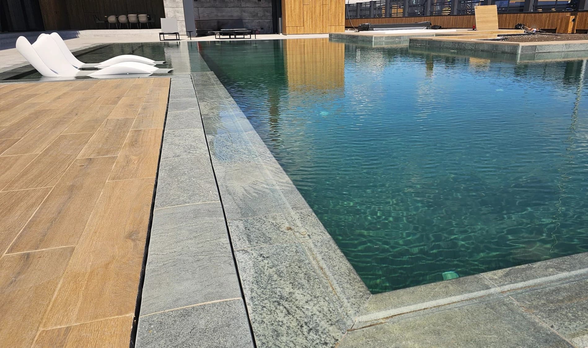 Piscină exterioară personalizată și jacuzzi de exterior – Videle 3