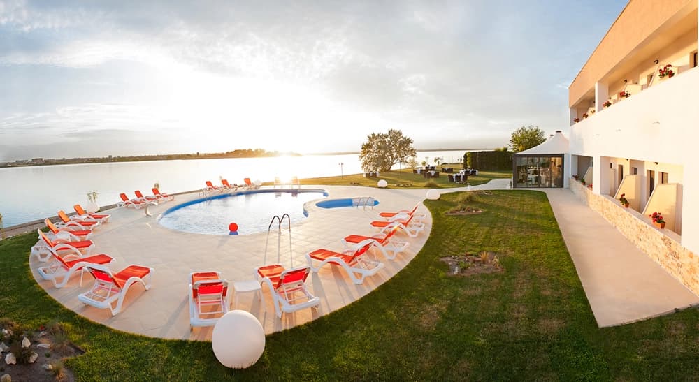 Piscină Exterioară Personalizată – Hotel G G Gociman 2