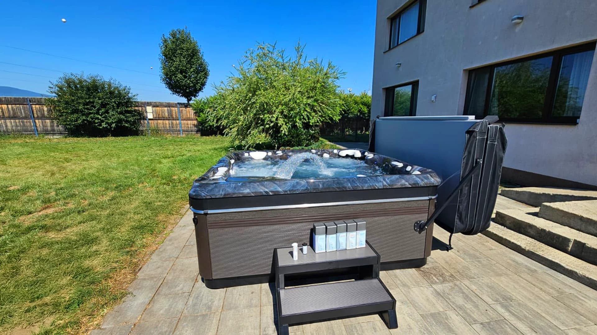 Jacuzzi Caldera Spas® Geneva şi Cantabria – Proiect Hidrostyle în Braşov 2