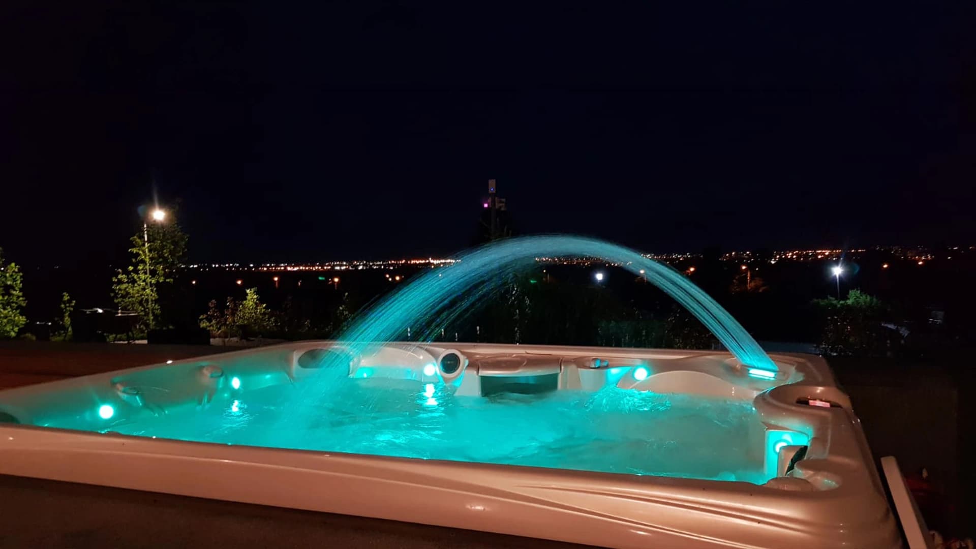 Jacuzzi de exterior Caldera Spas® Martinique – Proiect Hidrostyle în Pitești 2