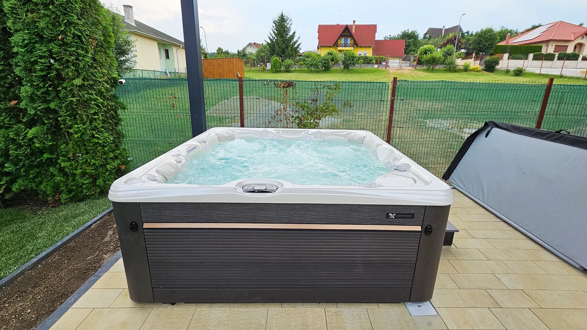 Jacuzzi exterior Caldera Spas® Makena – Proiect Hidrostyle în București 2