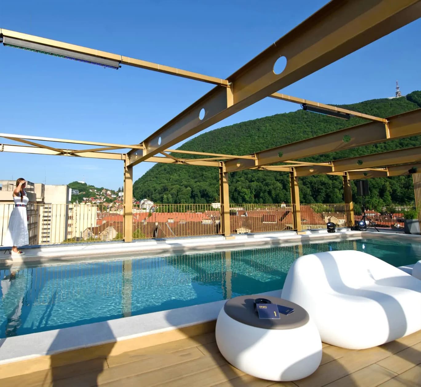 Piscină şi Cadă cu hidromasaj Treesse – Radisson Blu Aurum Brașov 2