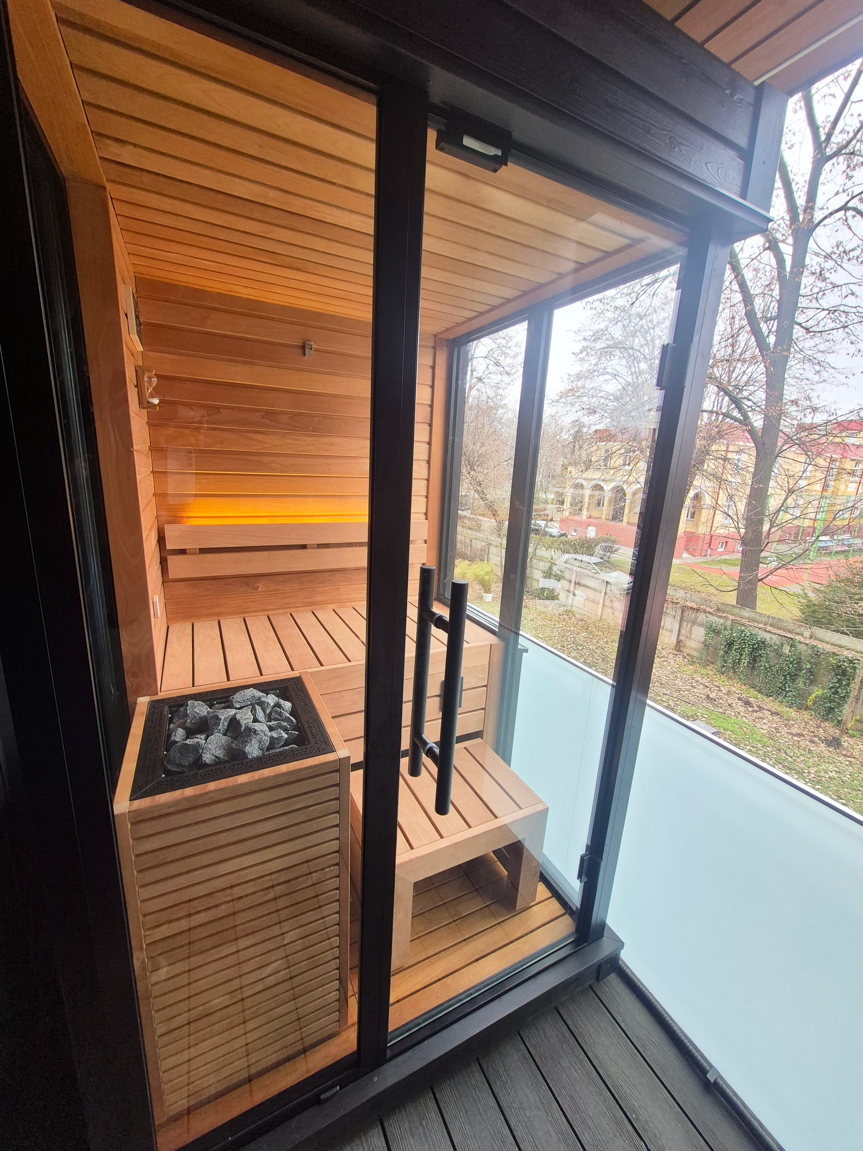 Saună de finlandeză exterior custom Auroom® Mira Small – București 2