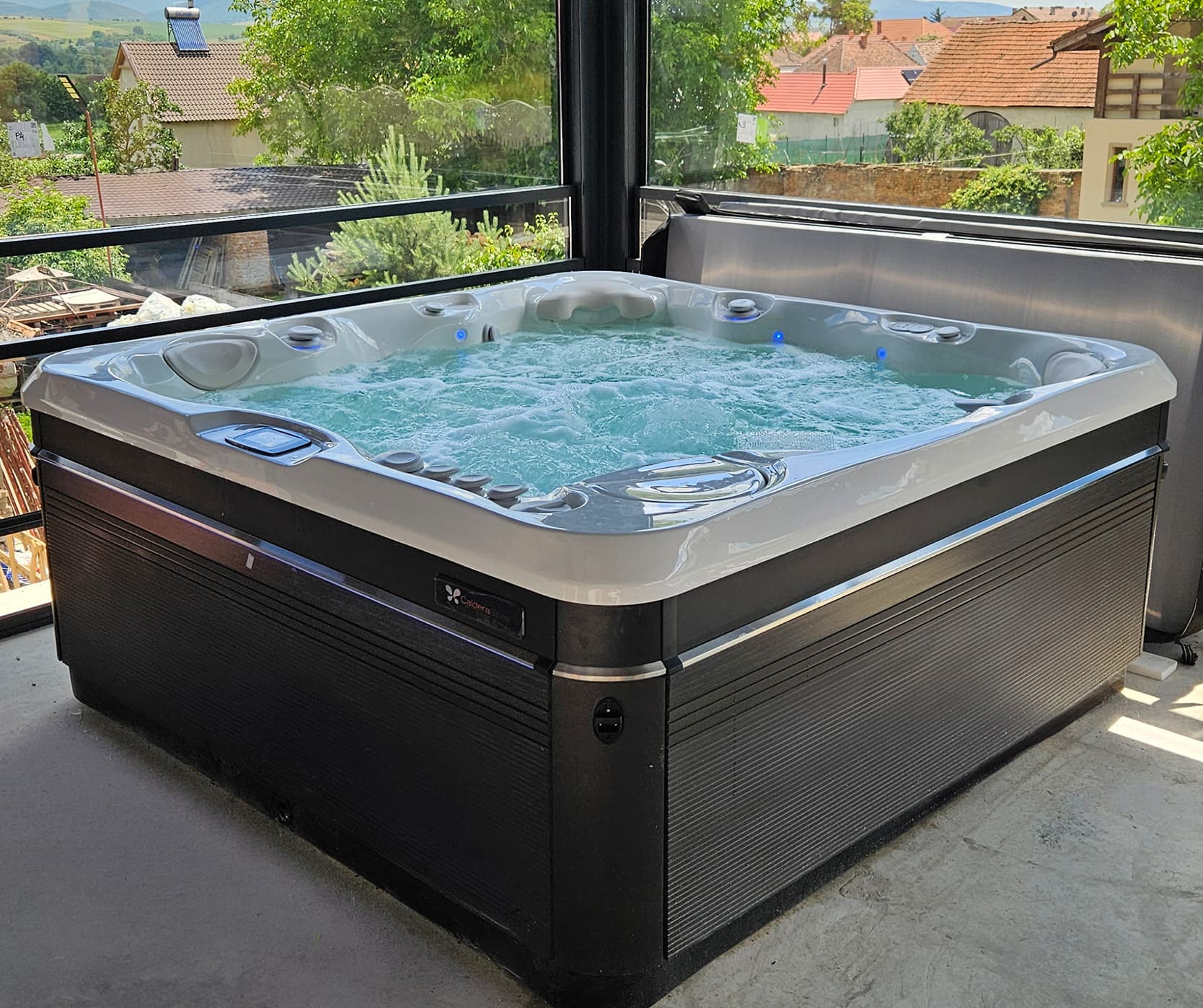 Proiect Hidrostyle în Brașov – Cadă cu hidromasaj Caldera Spas® Tahitian