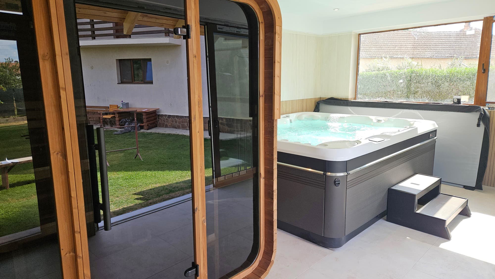 Cadă cu hidromasaj Caldera Spas® Geneva și Saună Finlandeză Auroom® Sola 210 -  Proiect Hidrostyle în Braşov 2