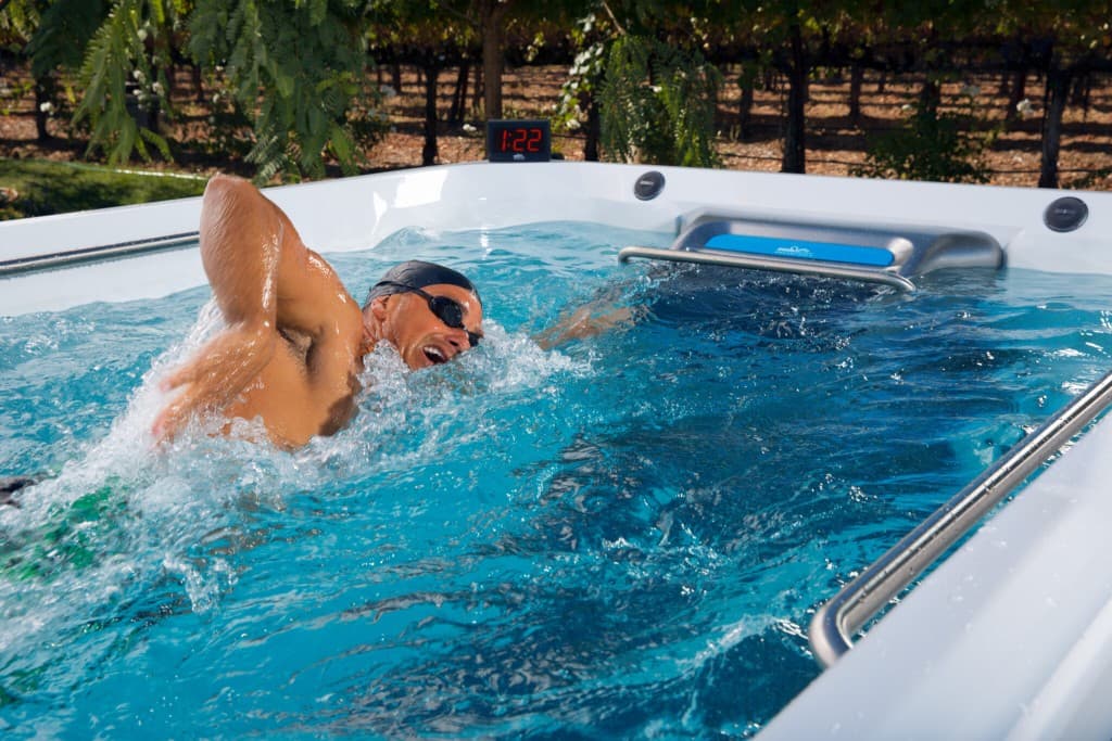 Minipiscine spa de înot vs. căzi cu hidromasaj: pe care ar trebui să o alegeți?