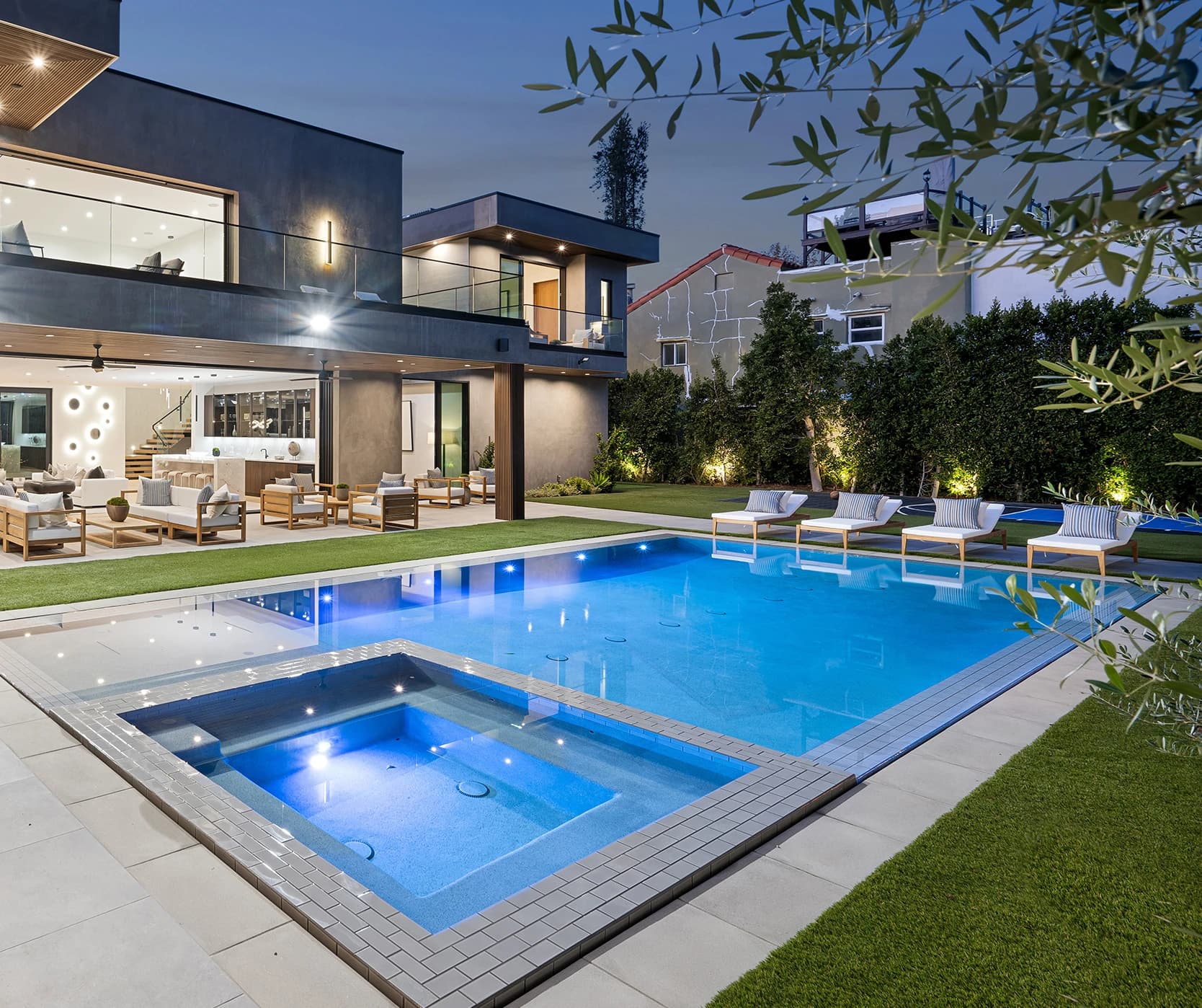 Piscina sau jacuzzi?