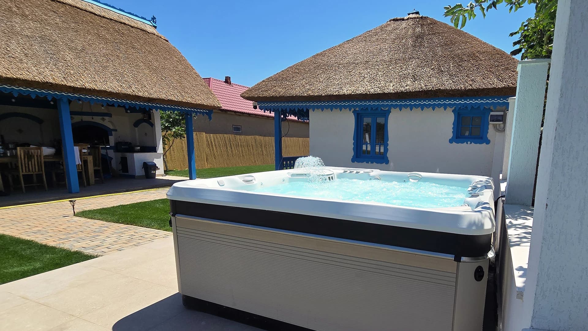 Cadă cu hidromasaj Caldera Spas® Geneva – Tulcea