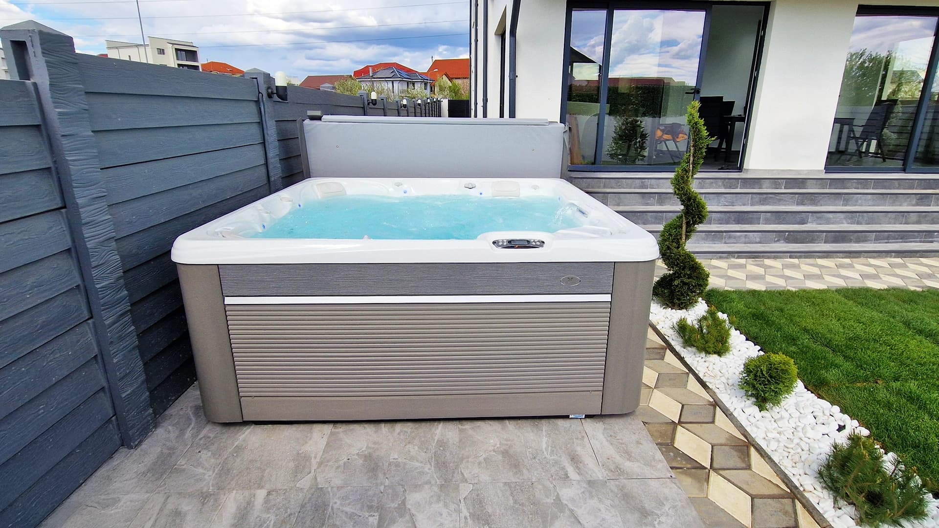 Cadă cu hidromasaj Caldera Spas® Seychelles – Proiect Hidrostyle în Craiova