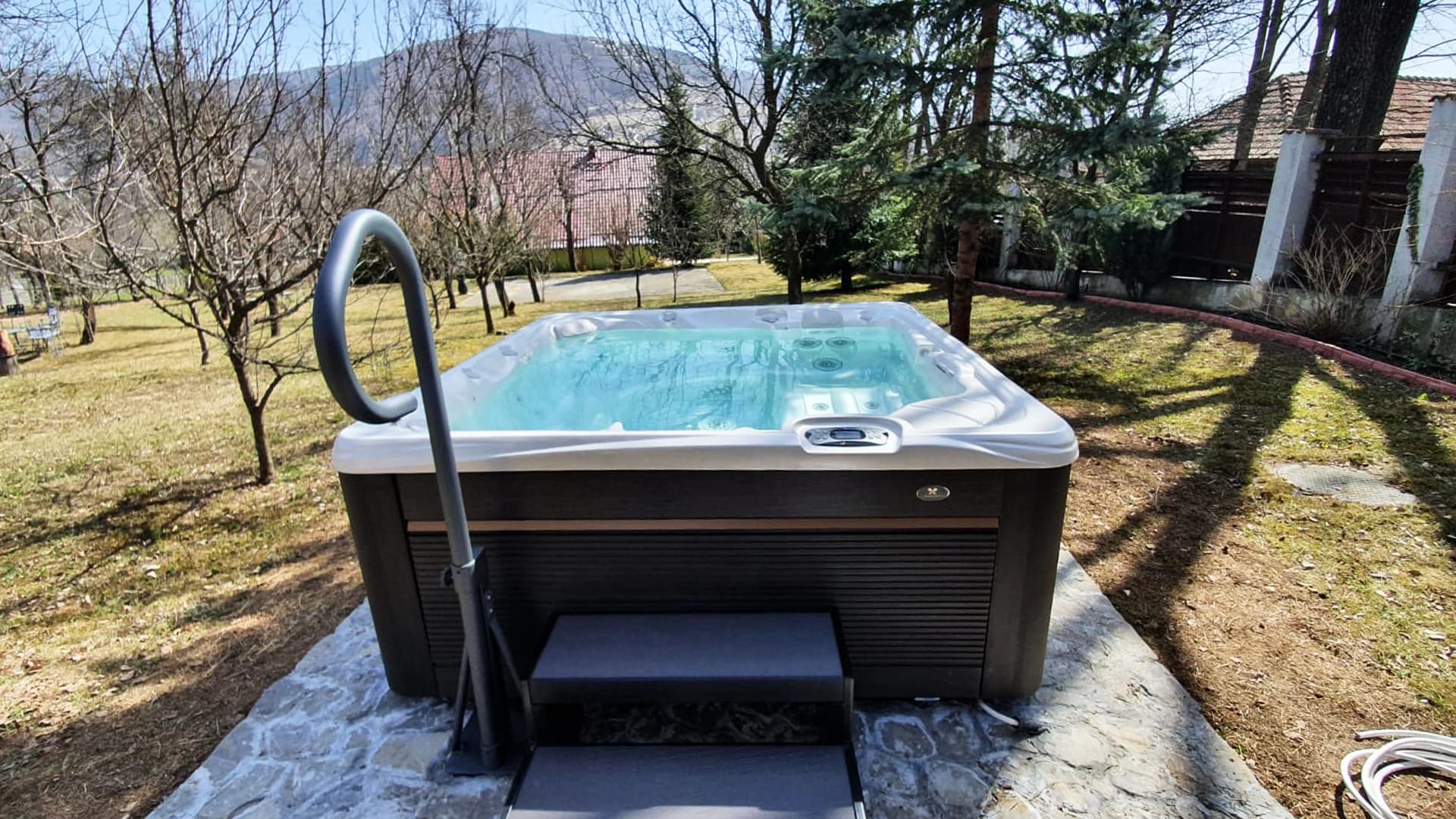 Cadă cu hidromasaj Caldera Spas® Seychelles – Proiect Hidrostyle în Câmpina