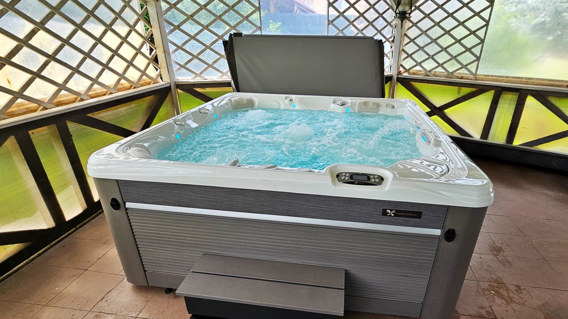 Cadă cu hidromasaj Caldera Spas® Seychelles – Proiect Hidrostyle în Vrancea