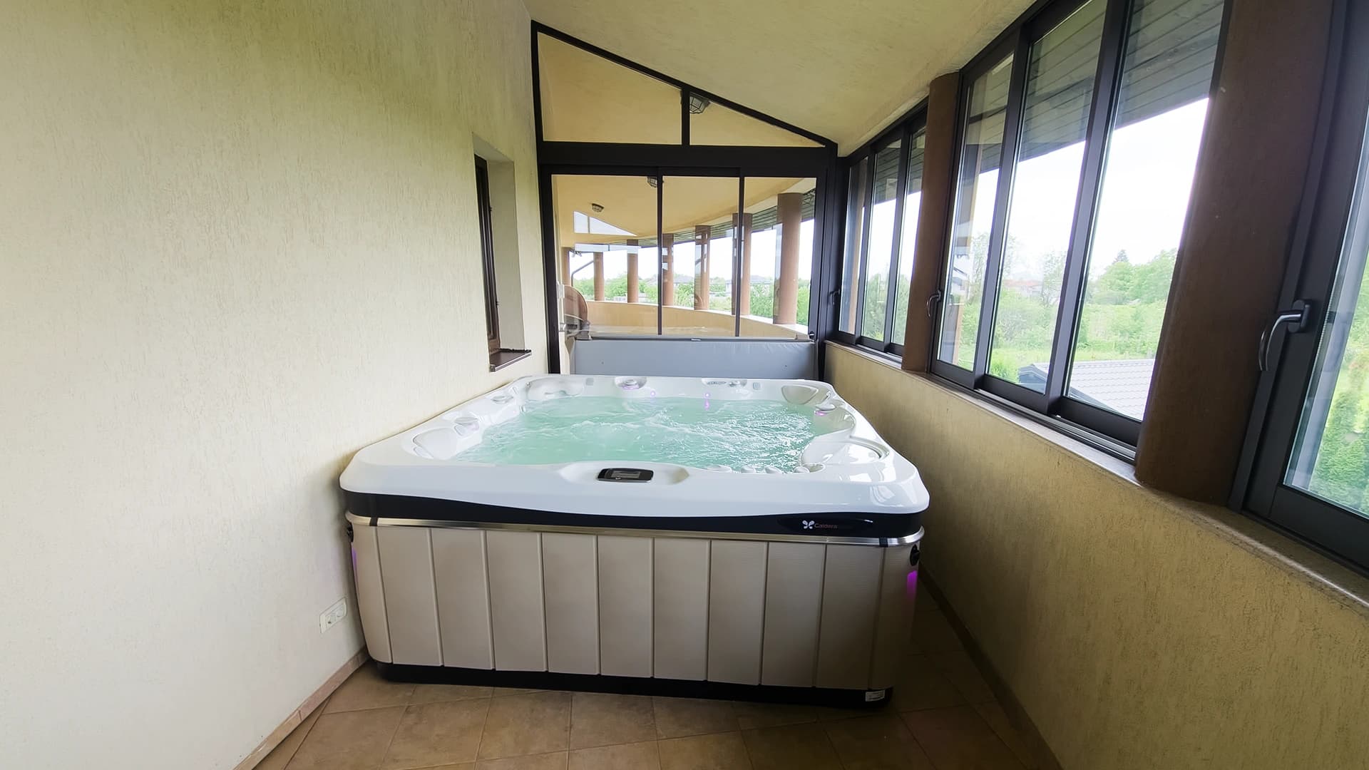 Cadă cu hidromasaj Caldera Spas® Tahitian – Proiect Hidrostyle în Domneşti