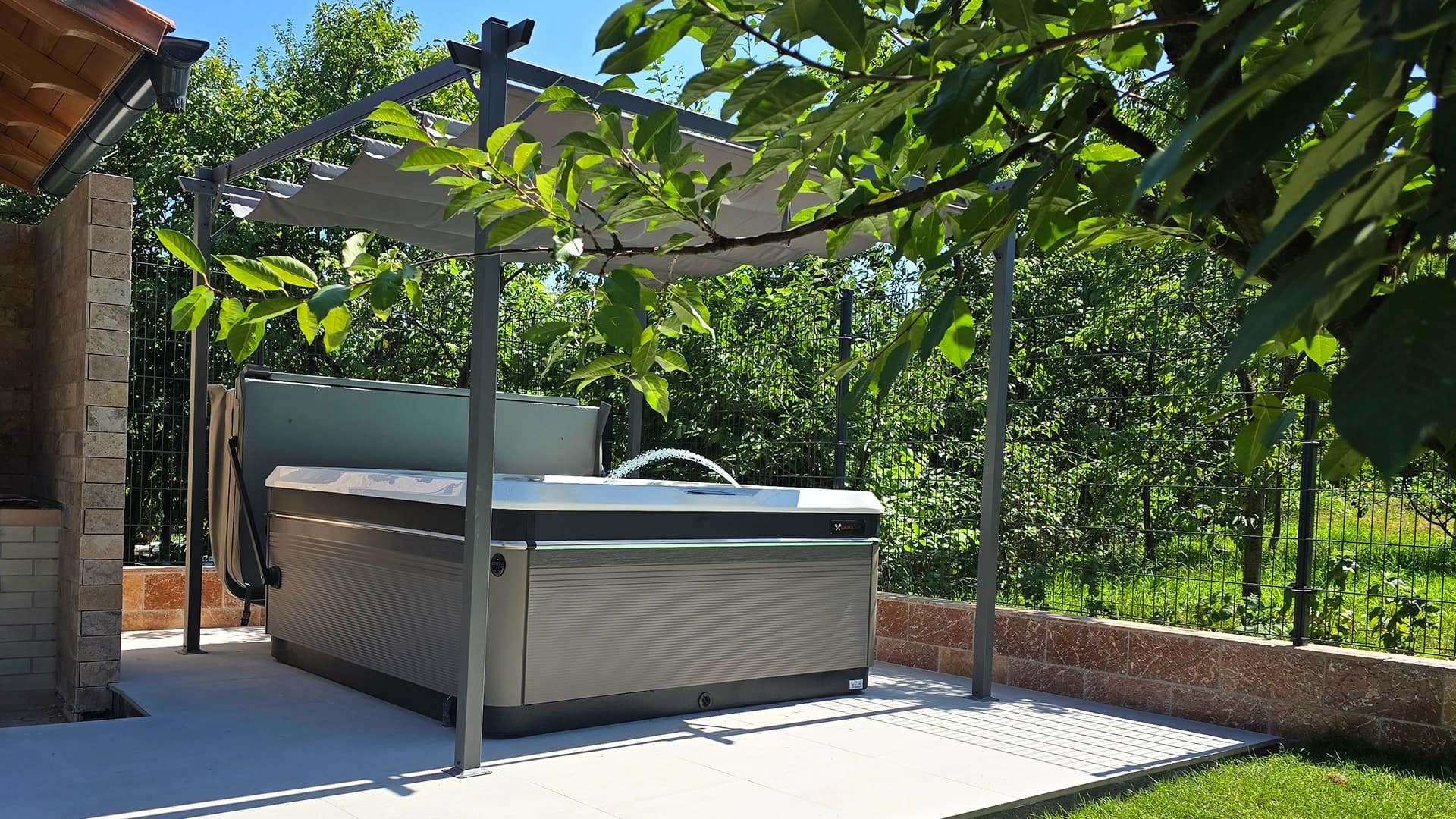 Cadă cu hidromasaj Caldera Spas® Tahitian – Proiect Hidrostyle în Reghin