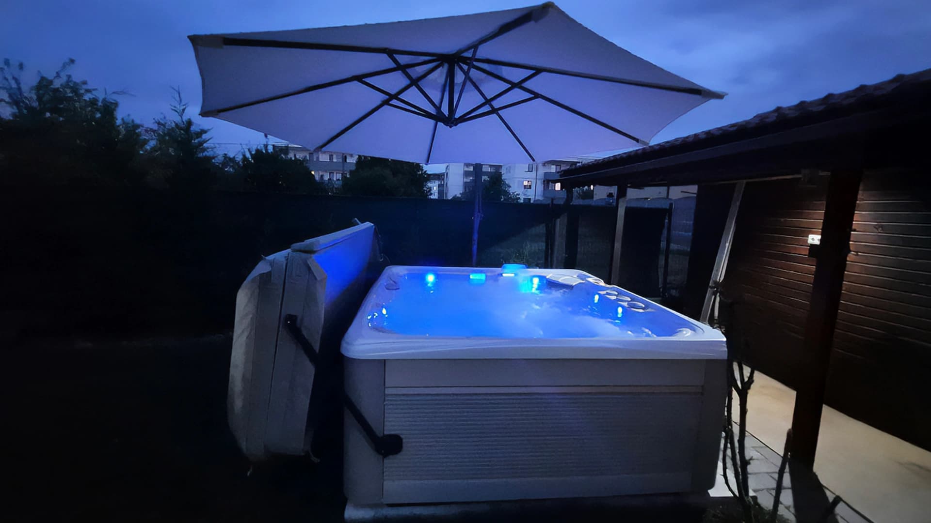 Cadă cu hidromasaj Caldera Spas® Seychelles – Proiect Hidrostyle în Timişoara
