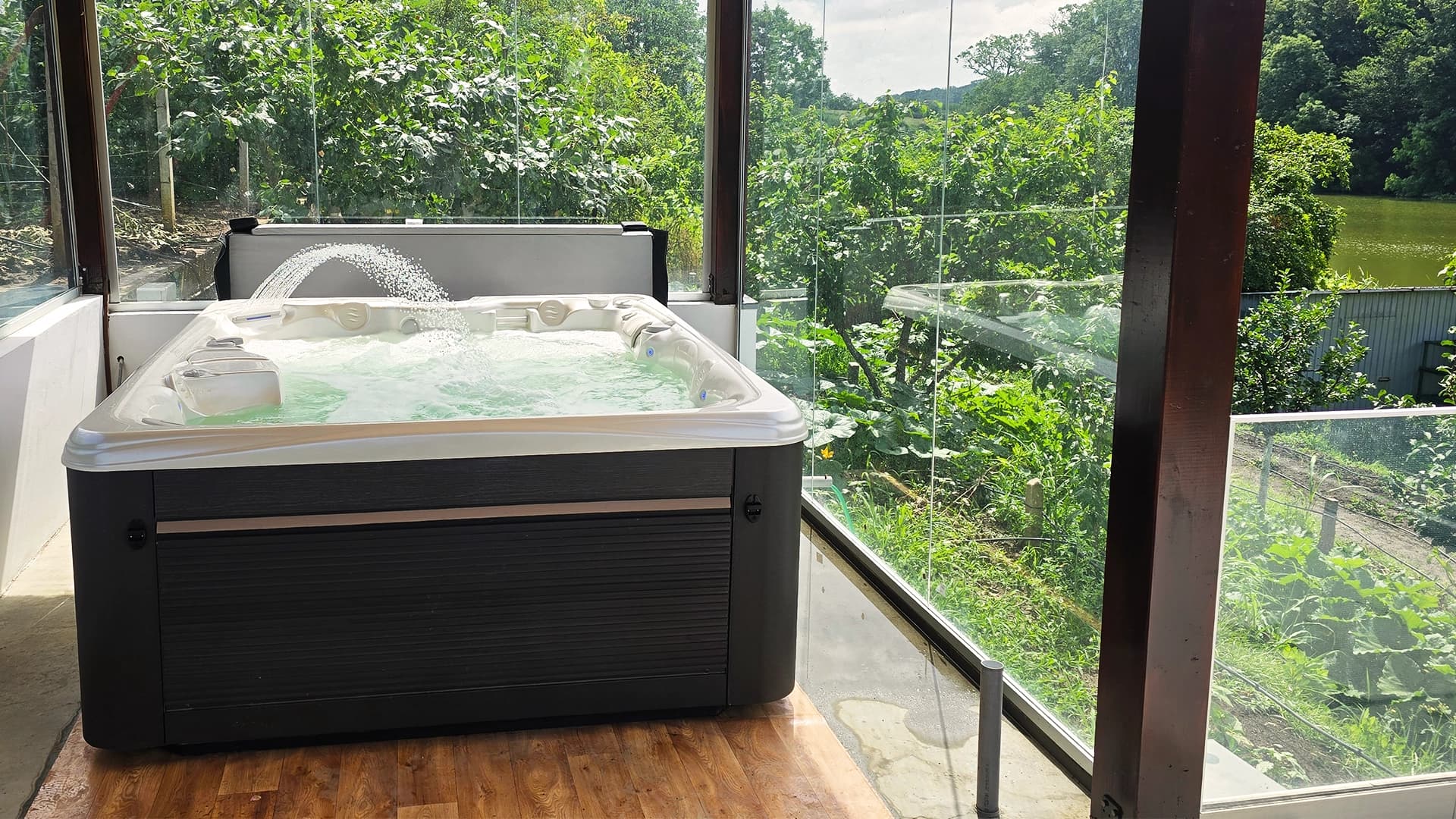 Cadă cu hidromasaj Caldera Spas® Martinique