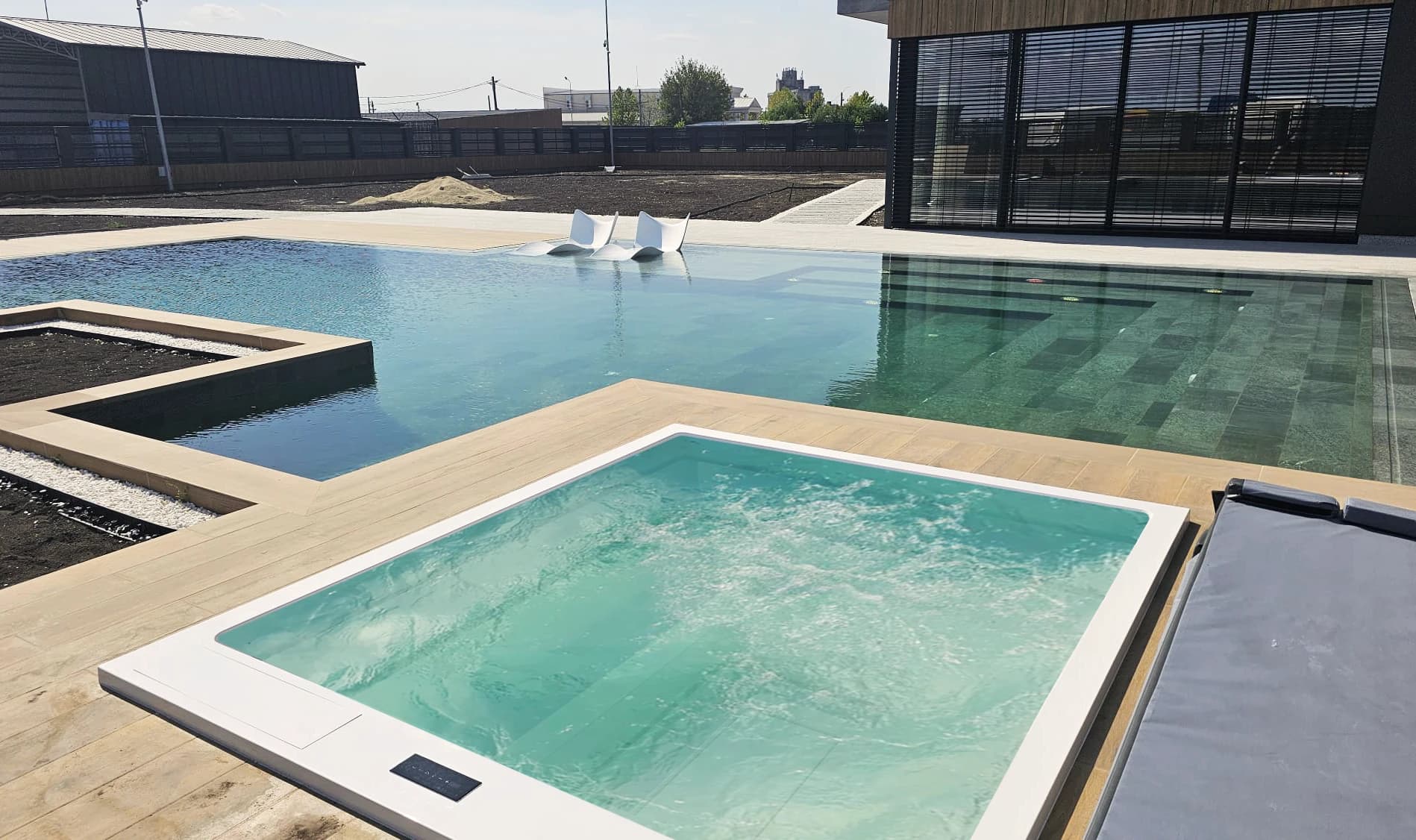 Piscină exterioară personalizată și jacuzzi de exterior – Videle