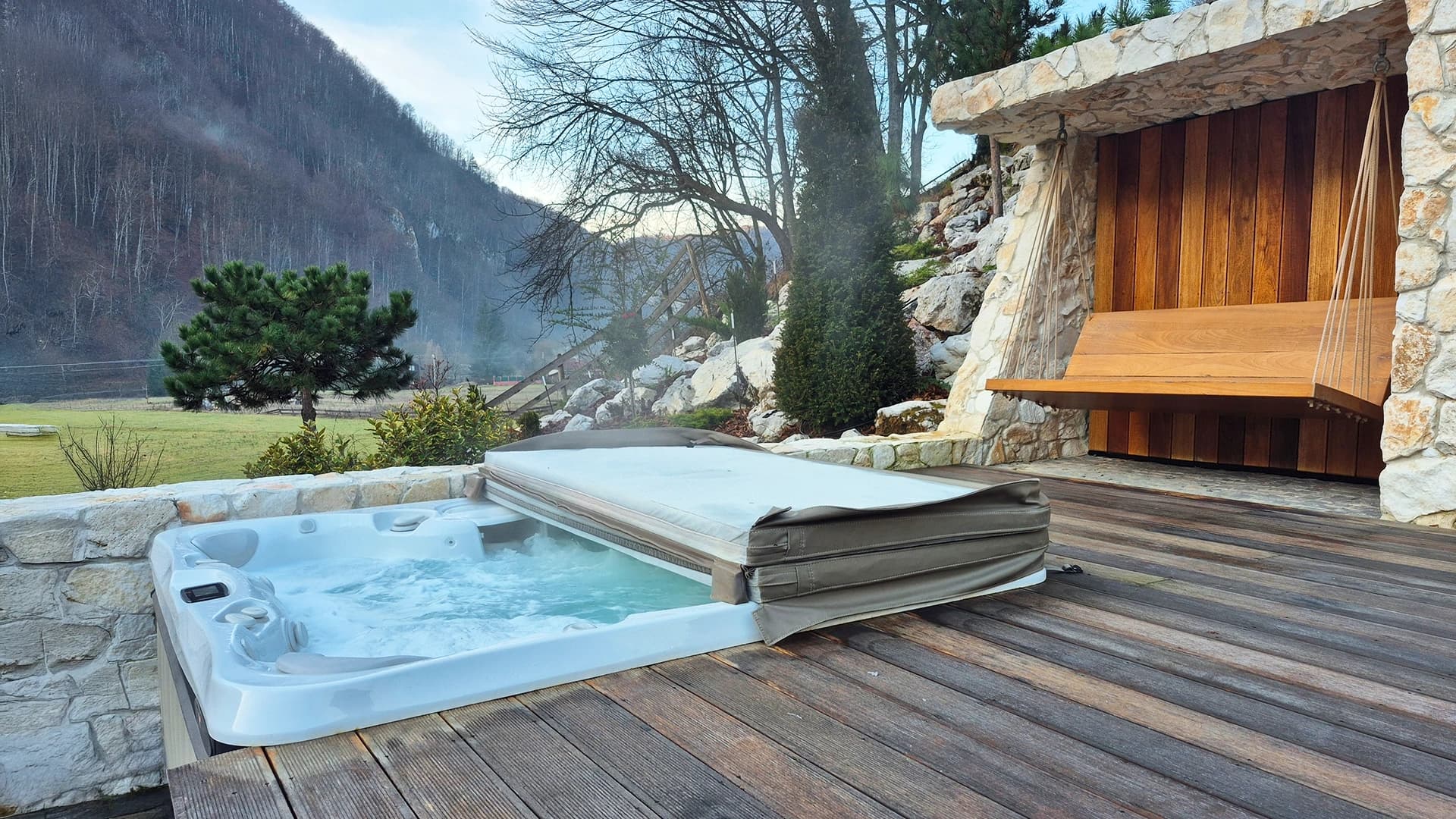 Jacuzzi Caldera Spas® Niagara – Proiect Hidrostyle în Bihor