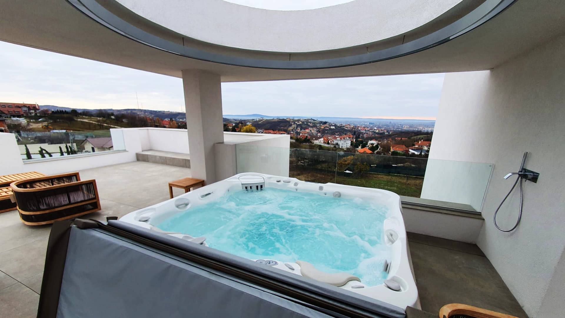 Jacuzzi Caldera Spas® Provence – Proiect Hidrostyle în Oradea