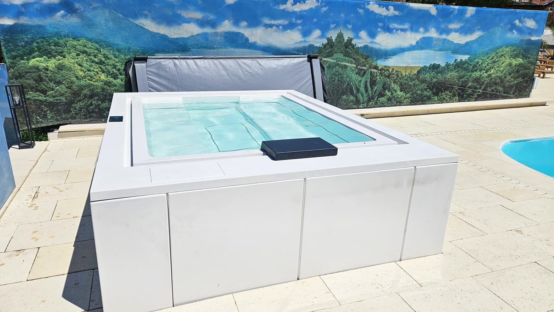 Jacuzzi de Exterior Treesse® Zen Active Pro – Proiect Hidrostyle la Palatul Brukenthal, Avrig