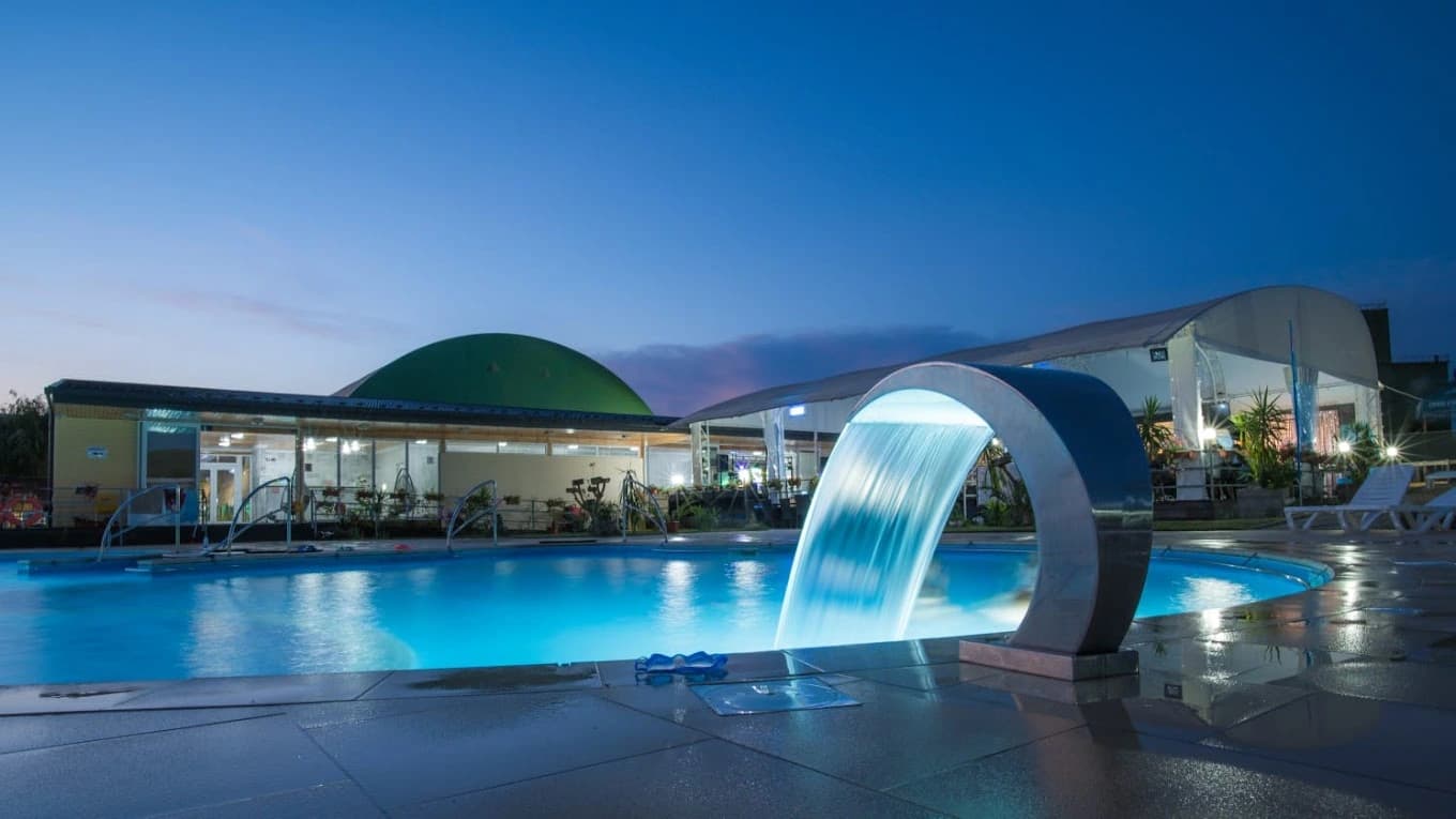 Piscină Exterioară Personalizată – Greenfield Club Bârlad