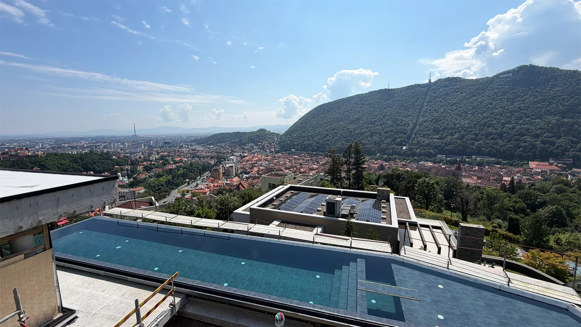 Piscină Infinity de Lux în Brașov