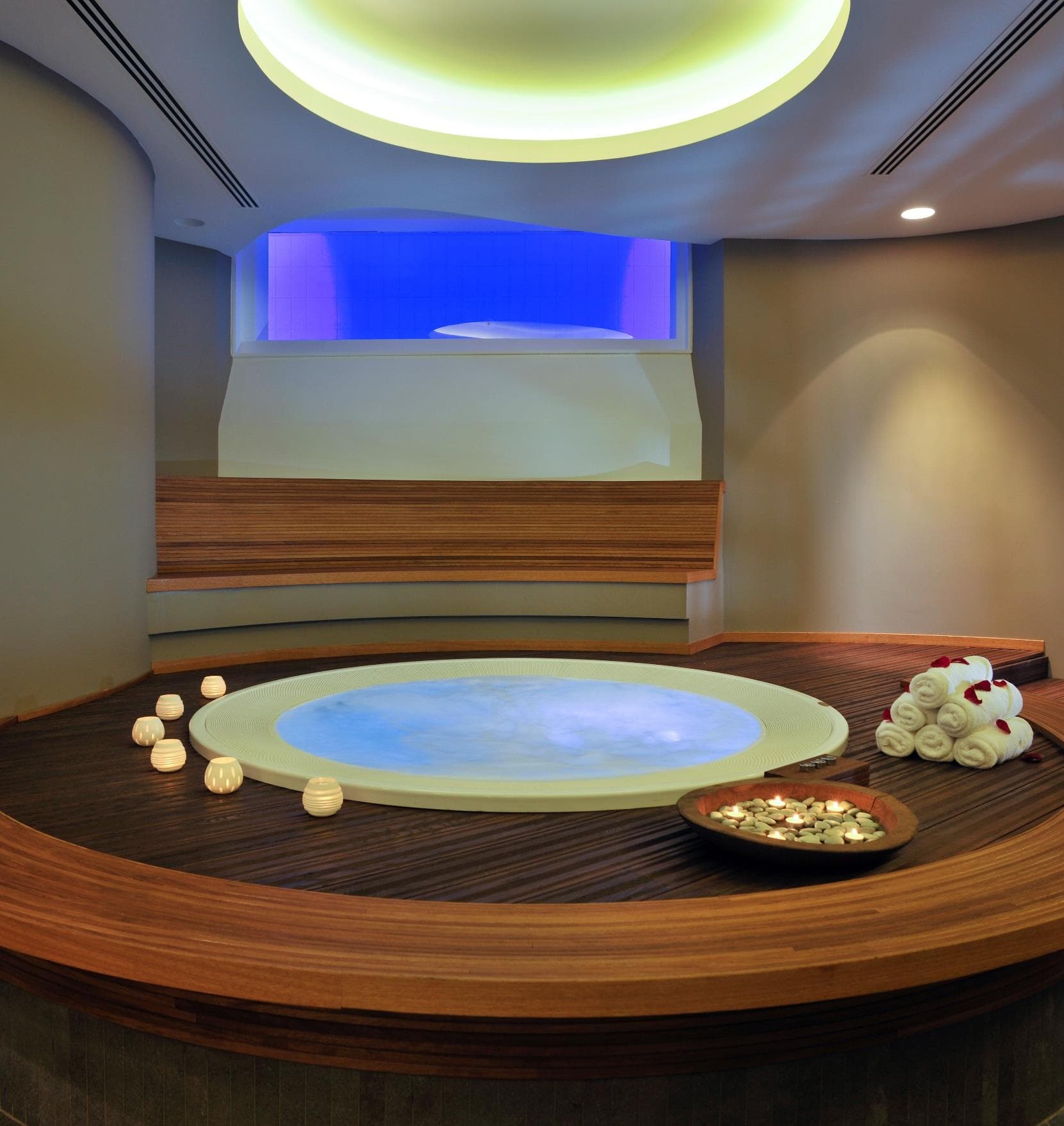 Cadă cu hidromasaj Jacuzzi® Alimia Pro