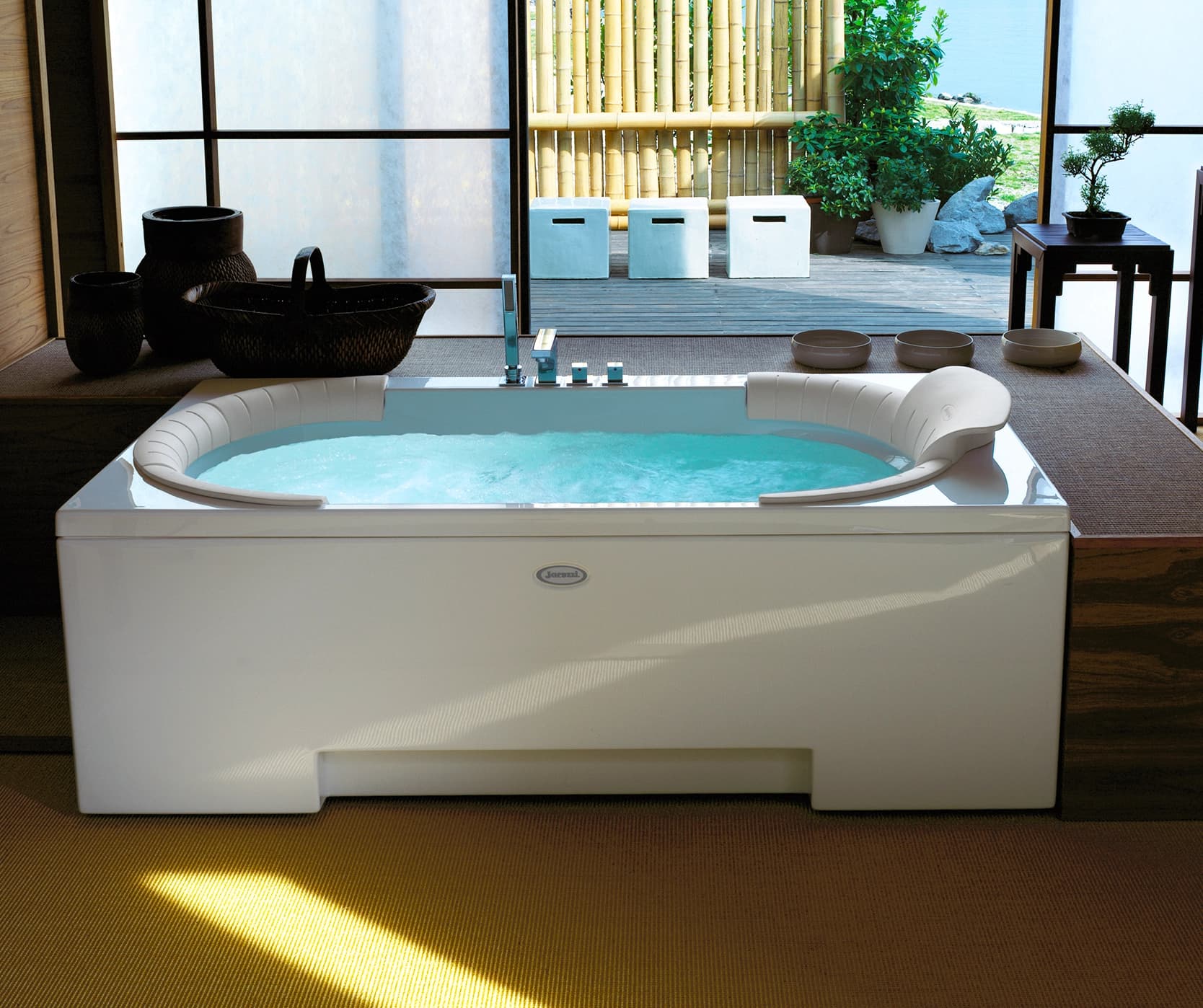 Cadă de baie cu hidromasaj Jacuzzi® J-SHA MI (J-Shiatsu)